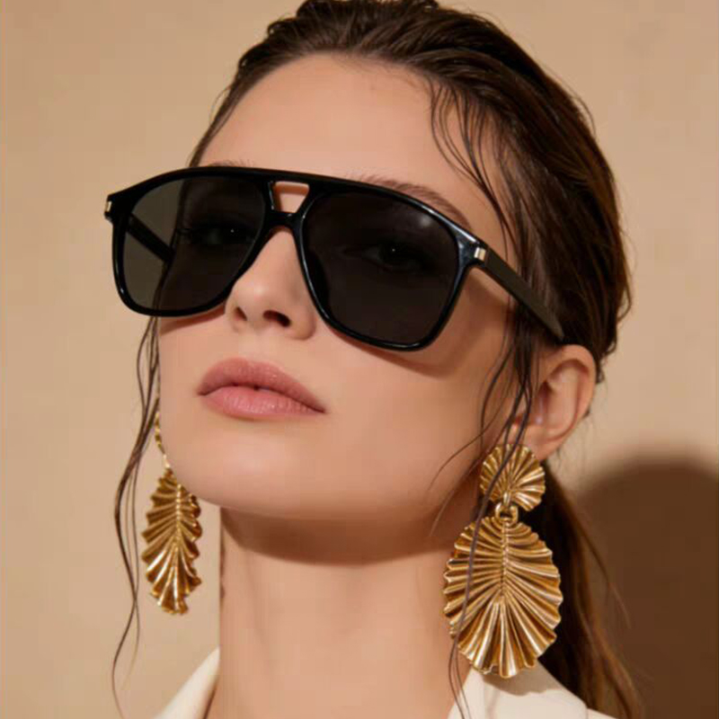 Luxurious Large-Frame Pilot Wo - огляд і ціна Women'S Fashion Week Paris