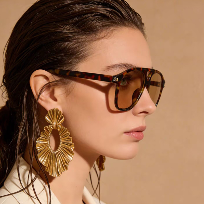 Luxurious Large-Frame Pilot Wo - огляд і ціна Women'S Fashion Week Paris