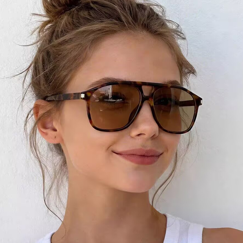 Luxurious Large-Frame Pilot Wo - огляд і ціна Women'S Fashion Week Paris