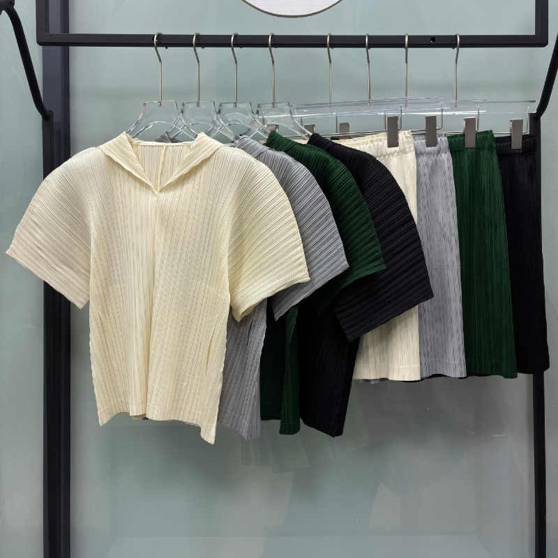 Miyake Pleated Hoodie and Shor - огляд і ціна Women'S Fashion Sweatshirts